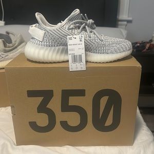 Yeezy 350 V2